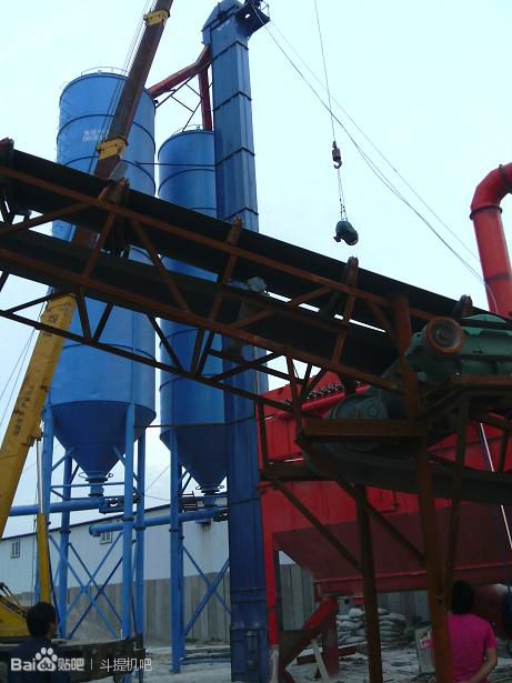 斗式提升機在生產線中安裝 斗式提升機在生產線中安裝